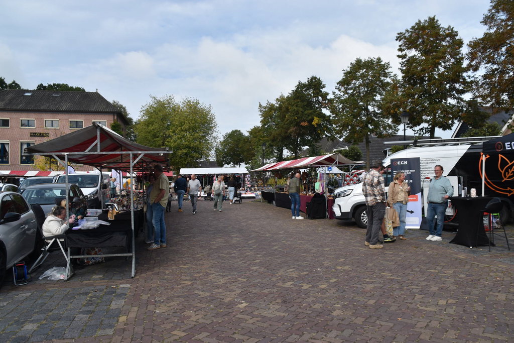 Ook de warenmarkt werd goed bezocht.