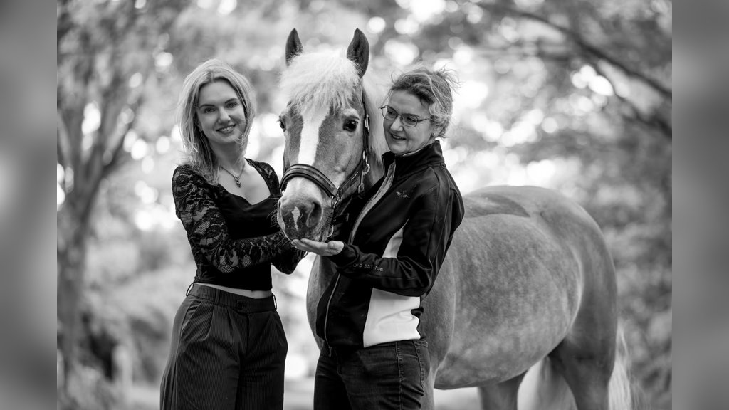 Laureen en haar moeder met Bijou