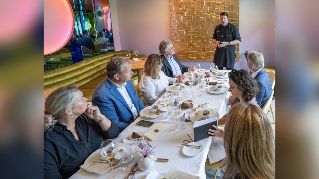 Marco vertelt vol passie over zijn gerecht met paling.