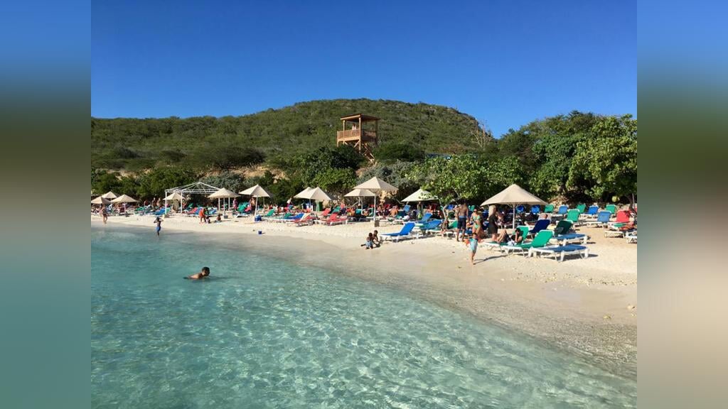 Het strand van Porto Mari, foto: Inge Poorthuis