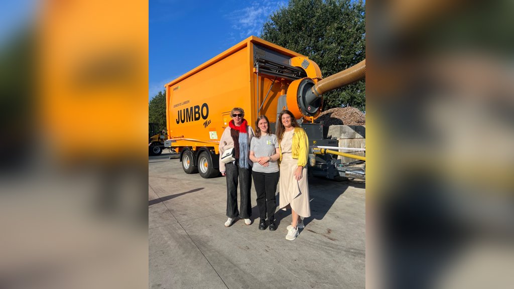 Team economie. An Wouters als bevoegde schepen, midden Hannelore Lenssens, deskundige lokale economie en Marijke Sué, afdelingshoofd leven