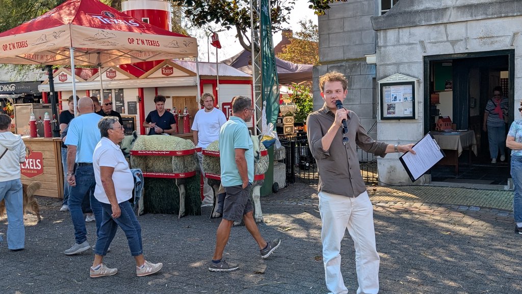 De nieuwe spreekstalmeester Hugo Sambrink deed het voortreffelijk bij zijn debuut.