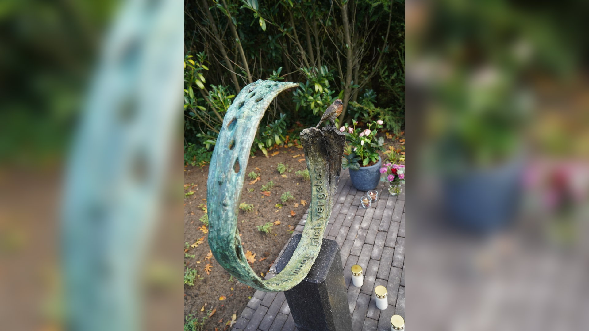 Herinnerplek ‘Verloren maar niet vergeten’ op de nieuwe begraafplaats geopend