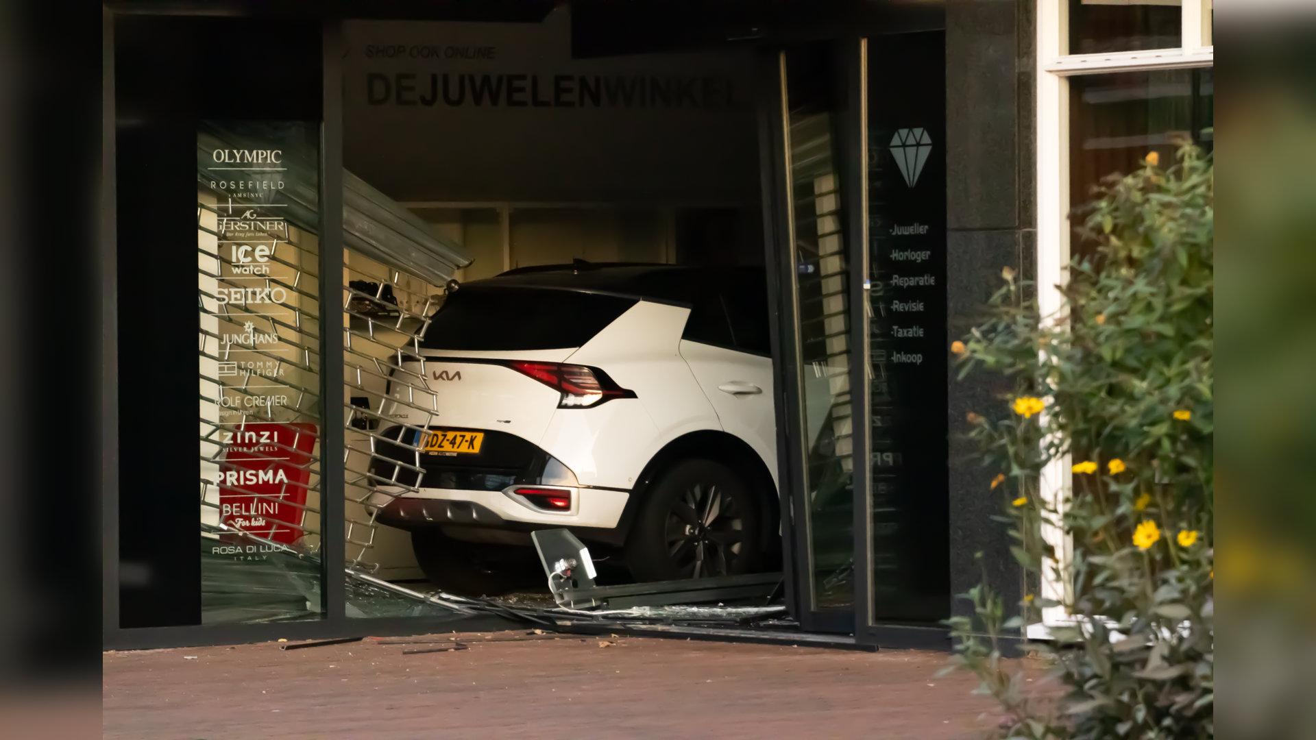 Veel schade na ramkraak bij Eibergse juwelier