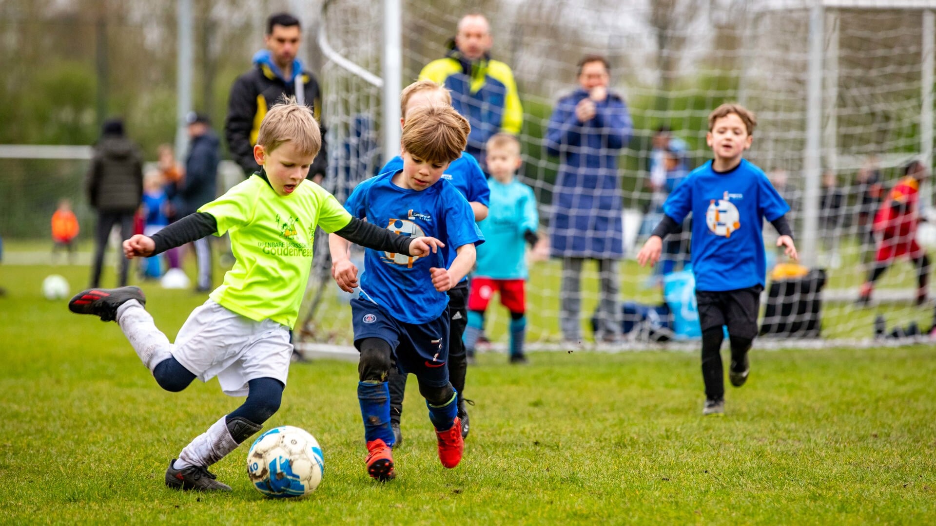 Ruim drieduizend scholieren bij schoolvoetbaltoernooi Hilversum - Al ...