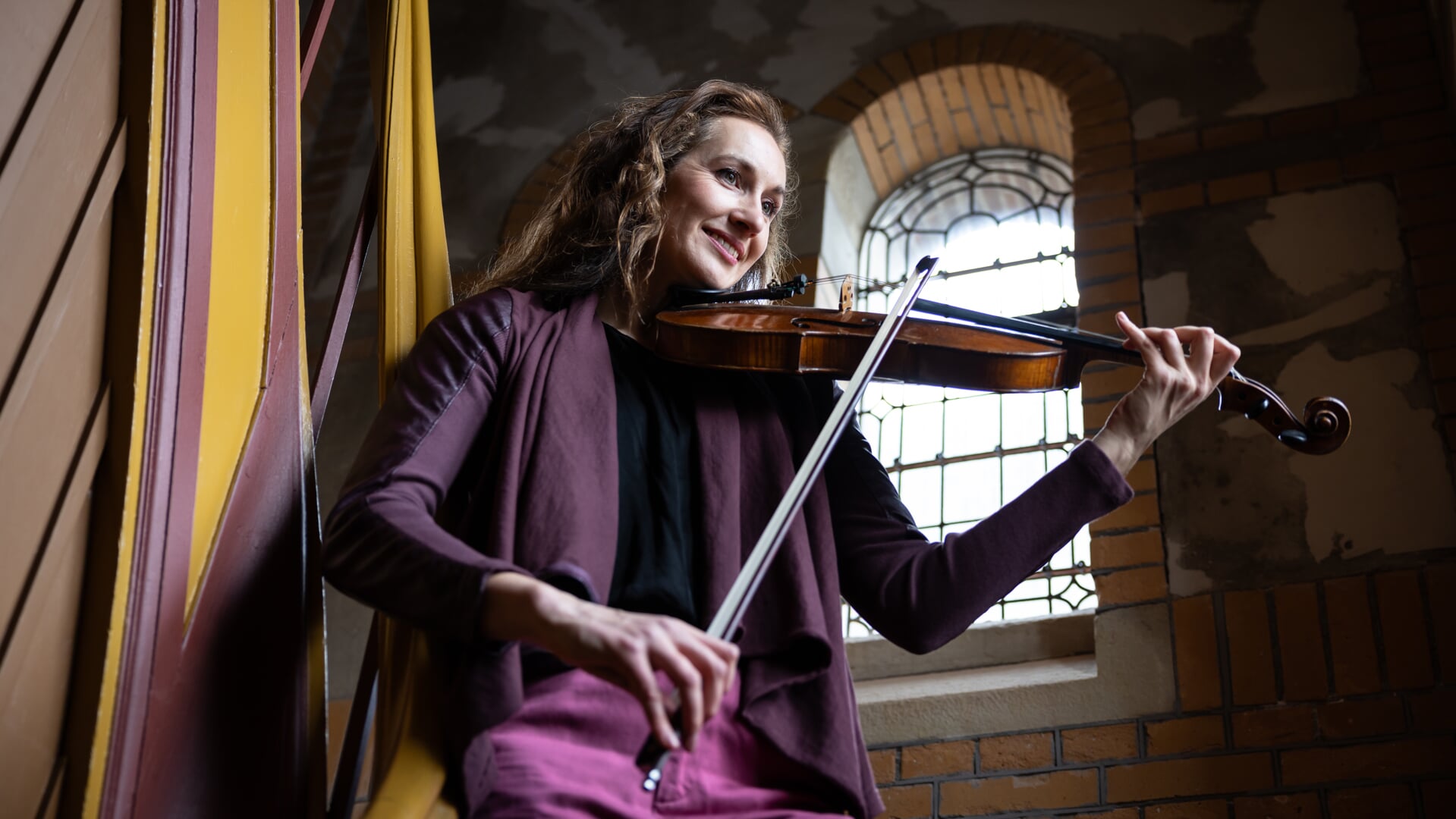 Violiste Simone van der Giessen houdt van het opzoeken van grenzen: ‘Muziek is muziek’