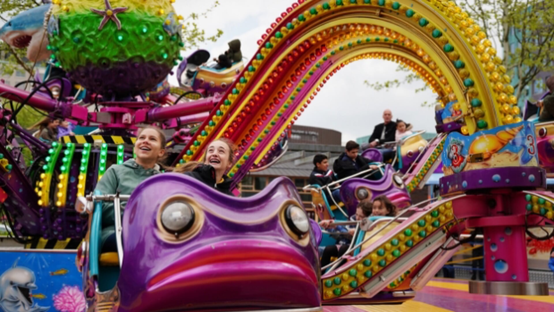 Bevrijdingskermis in Stadstuinen in centrum Amstelveen