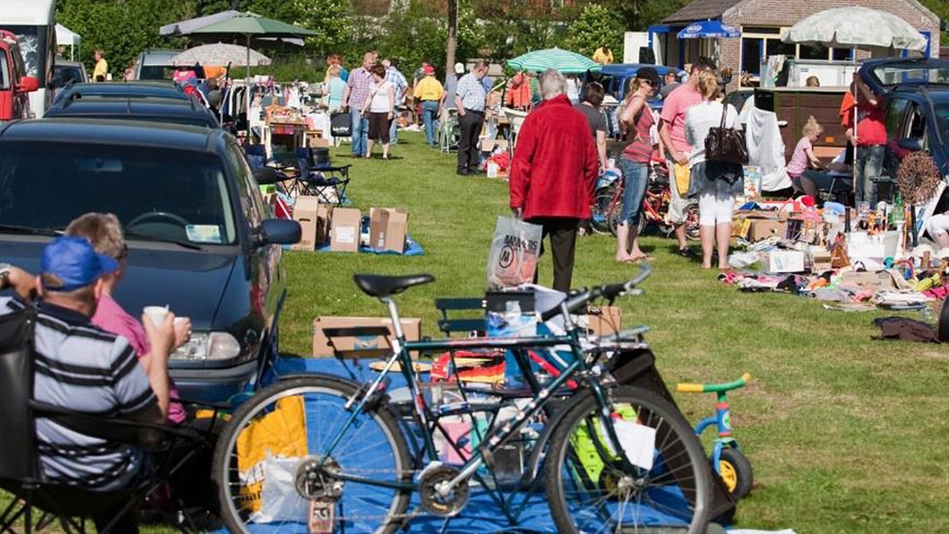 Kofferbakverkoop in Escharen op tweede pinksterdag