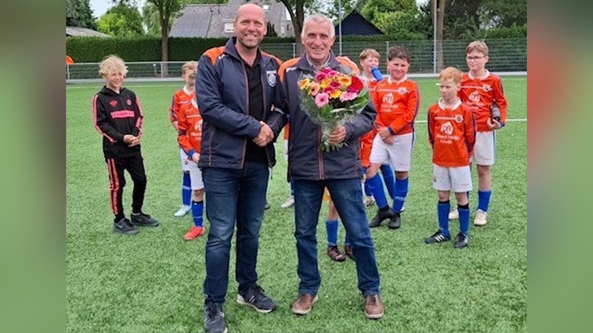 Gerrit van der Linden stopt na 54 jaar als jeugdtrainer bij DAW Schaijk