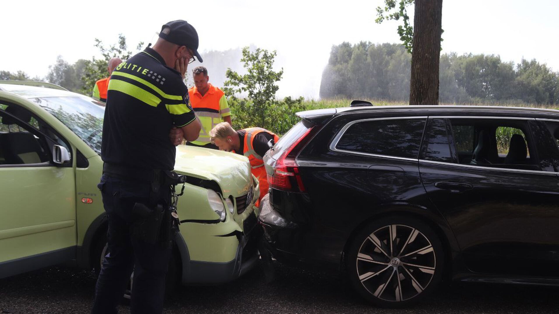 Auto’s botsen op elkaar in Overlangel