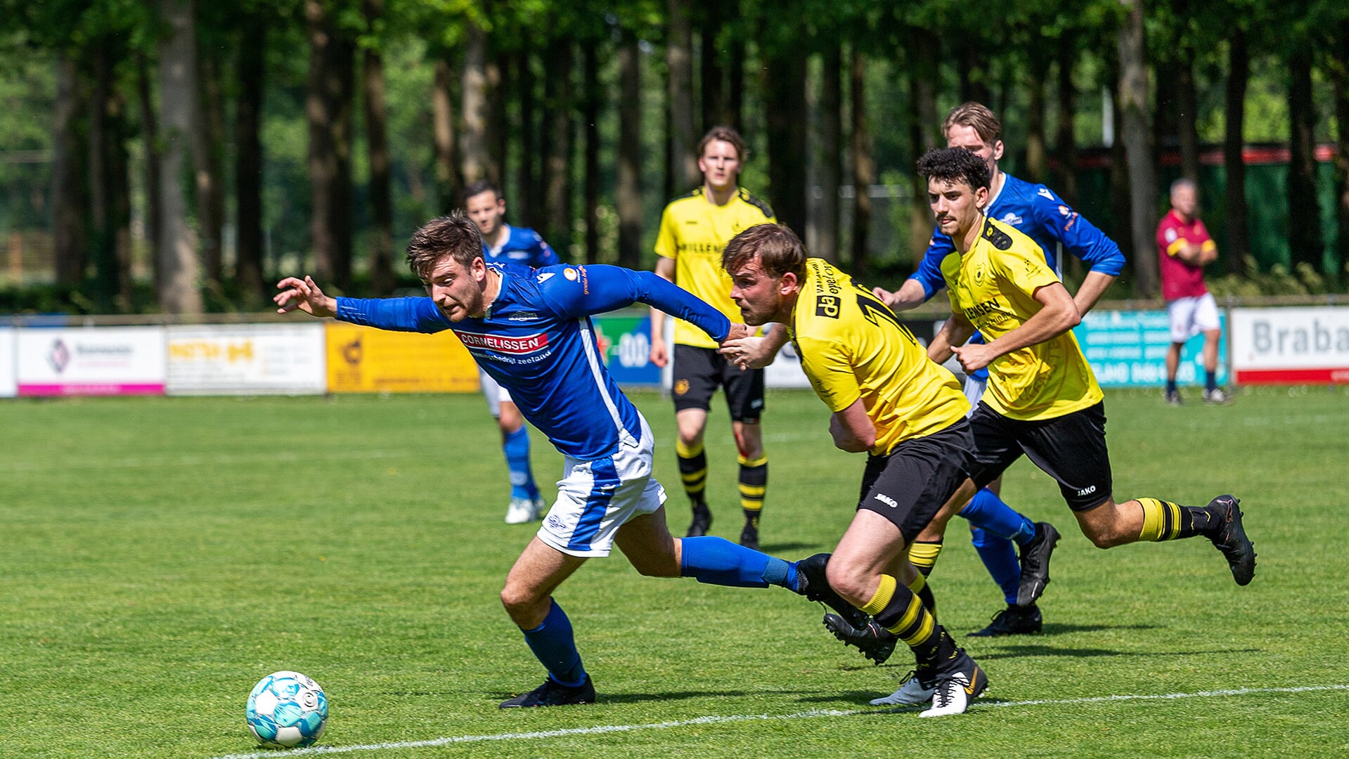 ArenaLokaal geeft weer Voetbalkrant uit