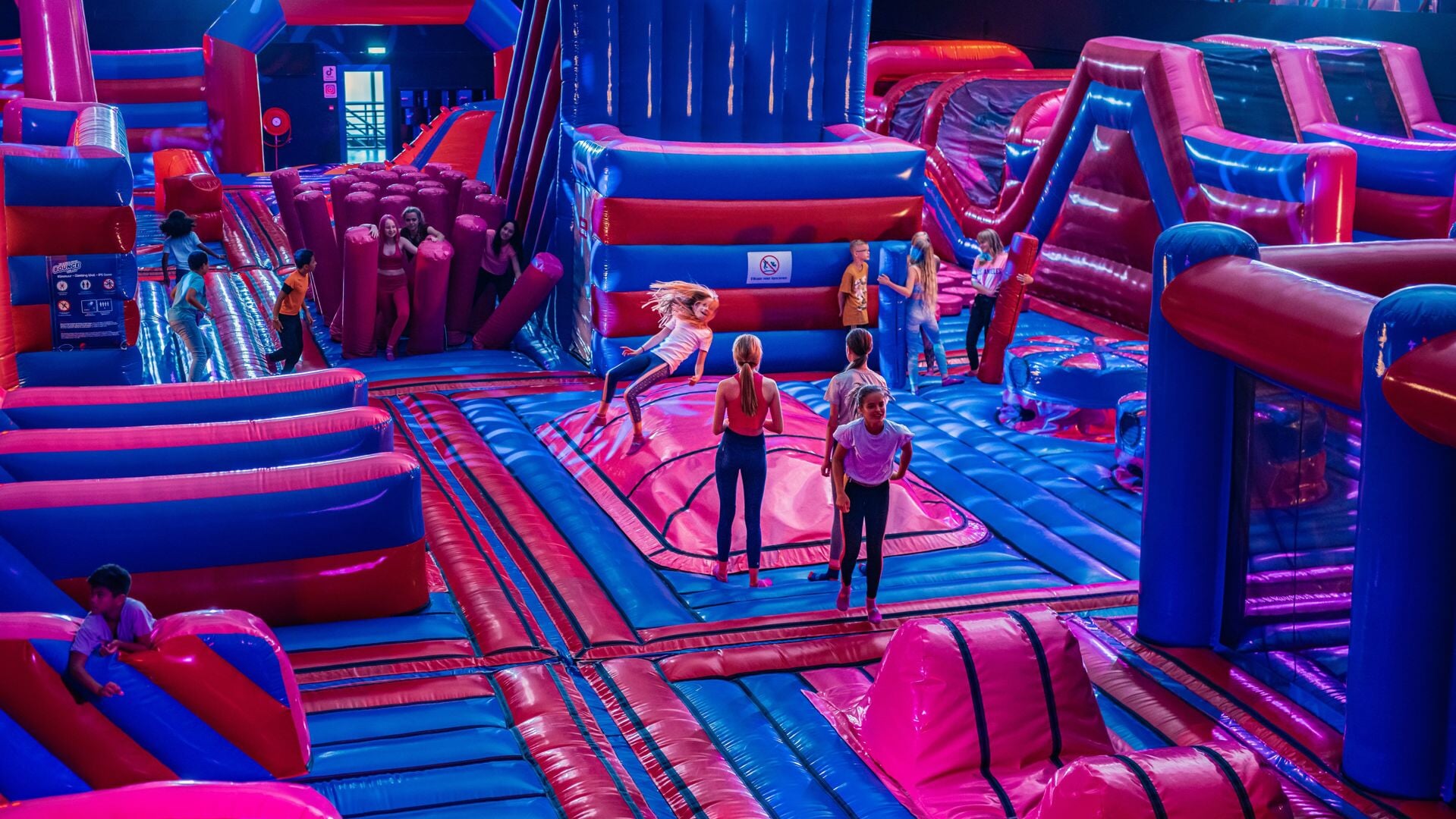 Bounce Valley komt naar Hilversum: luchtkussenpark neemt plek in van trampolinepark in Clemenskerk
