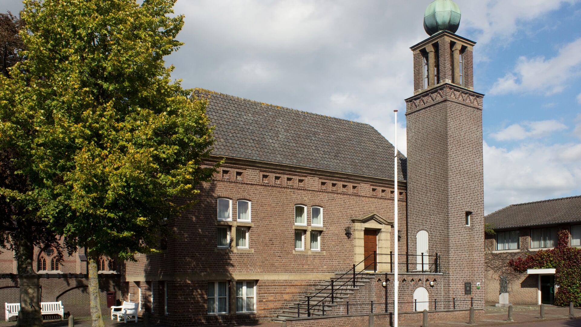 Oekraïense vluchtelingen vertrekken uit oude raadhuis Schaijk