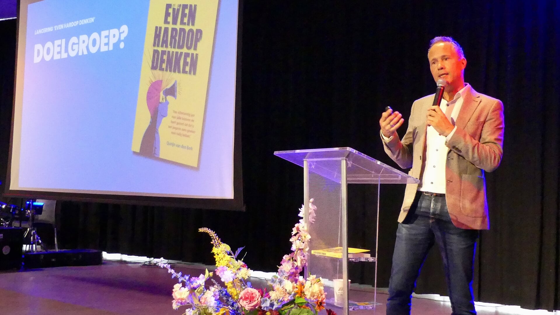 Jongerenboek van Gravenaar Quirijn van den Berk feestelijk gelanceerd ...