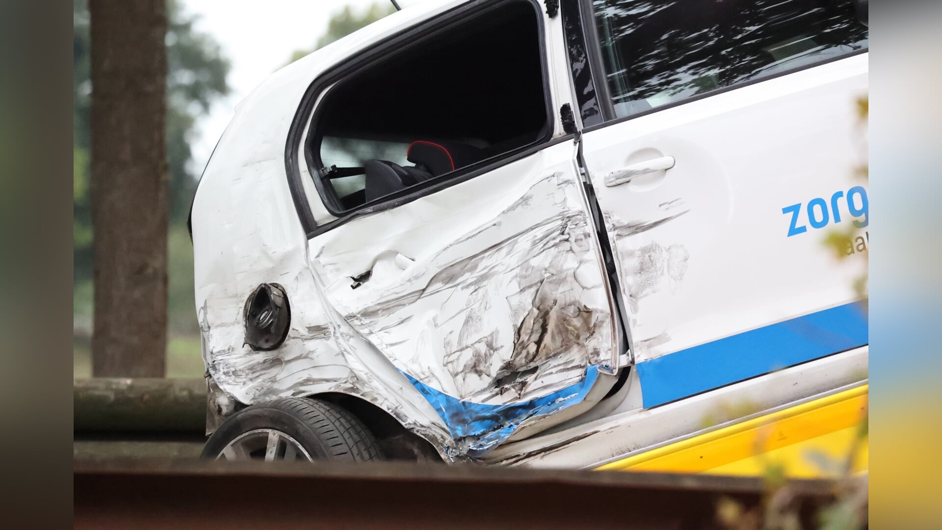 Gewonde bij verkeersongeval met Defensie-bus in Schaijk