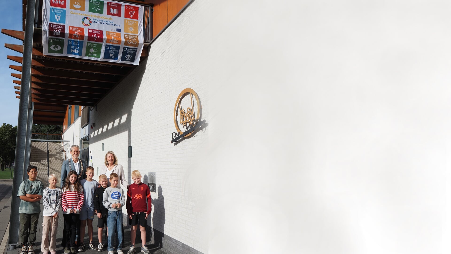 Leerlingen Den Omgang Schaijk laten Global Goals-vlag wapperen