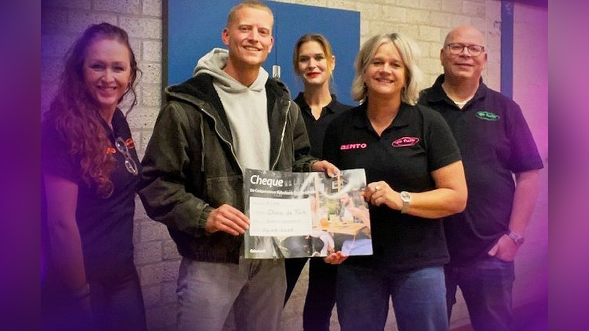Jongerendisco De Fuik in Schaijk ontvangt 1000 euro van Rabobank