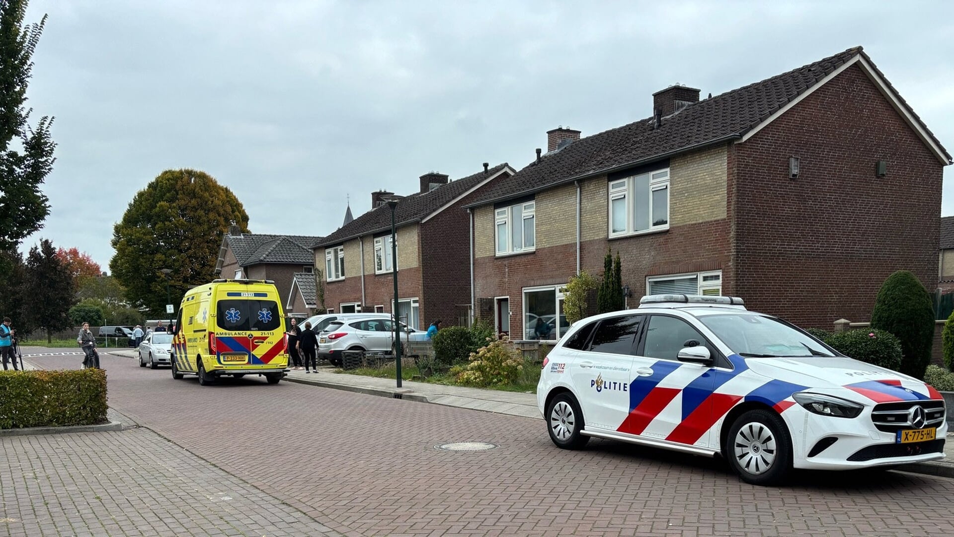 Schaijkenaar zit klem onder zijn auto