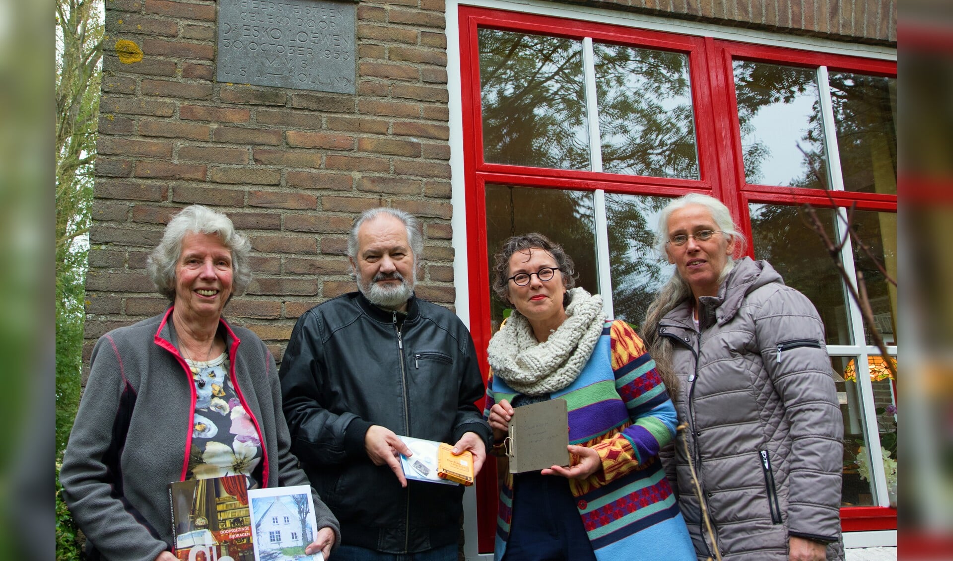 Herdenkingsmoment en overhandiging documenten, 70 jaar na steenlegging ...