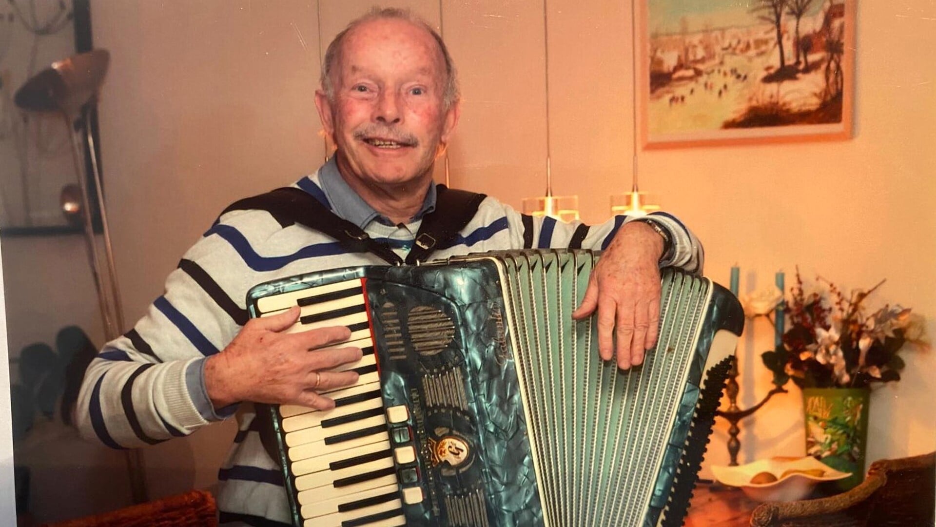 Martin Döbelman zit in finale Ouderen Songfestival