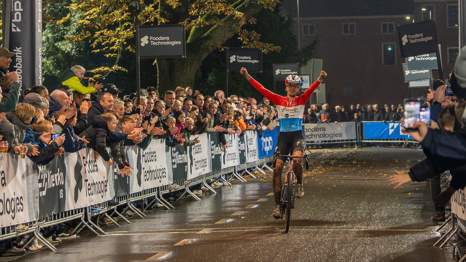 Joris Nieuwenhuis en Marie Schreiber winnen Nacht van Woerden