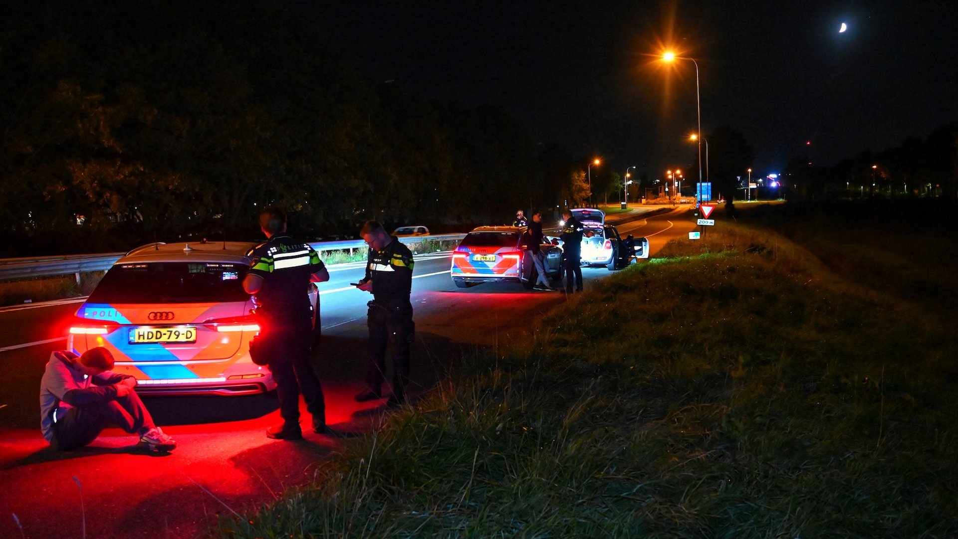 Politie haalt auto van A27 bij Hagestein na melding over nepagenten