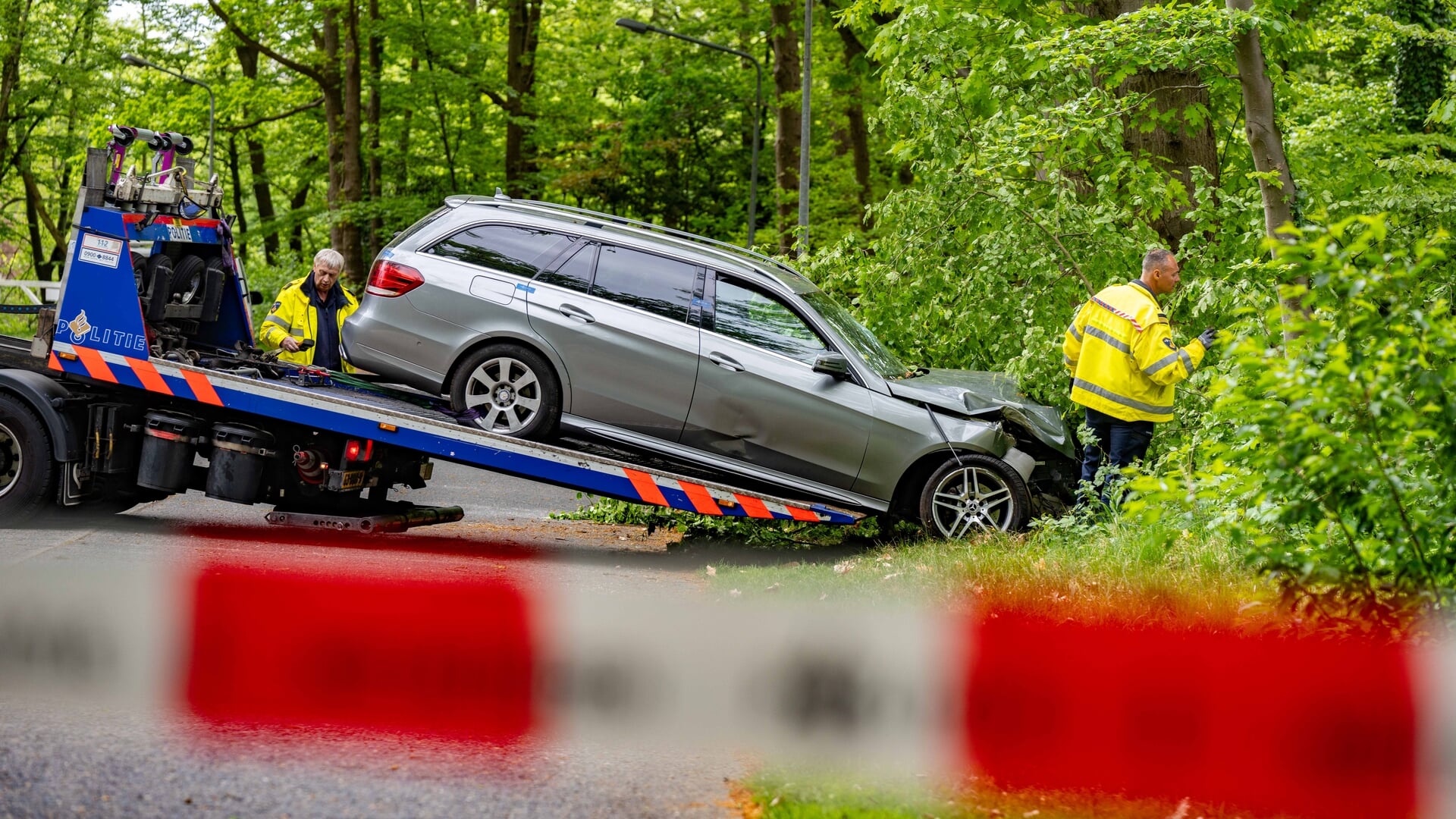 Politie jaagt op man na explosie in Kortenhoef en crash in Hilversum