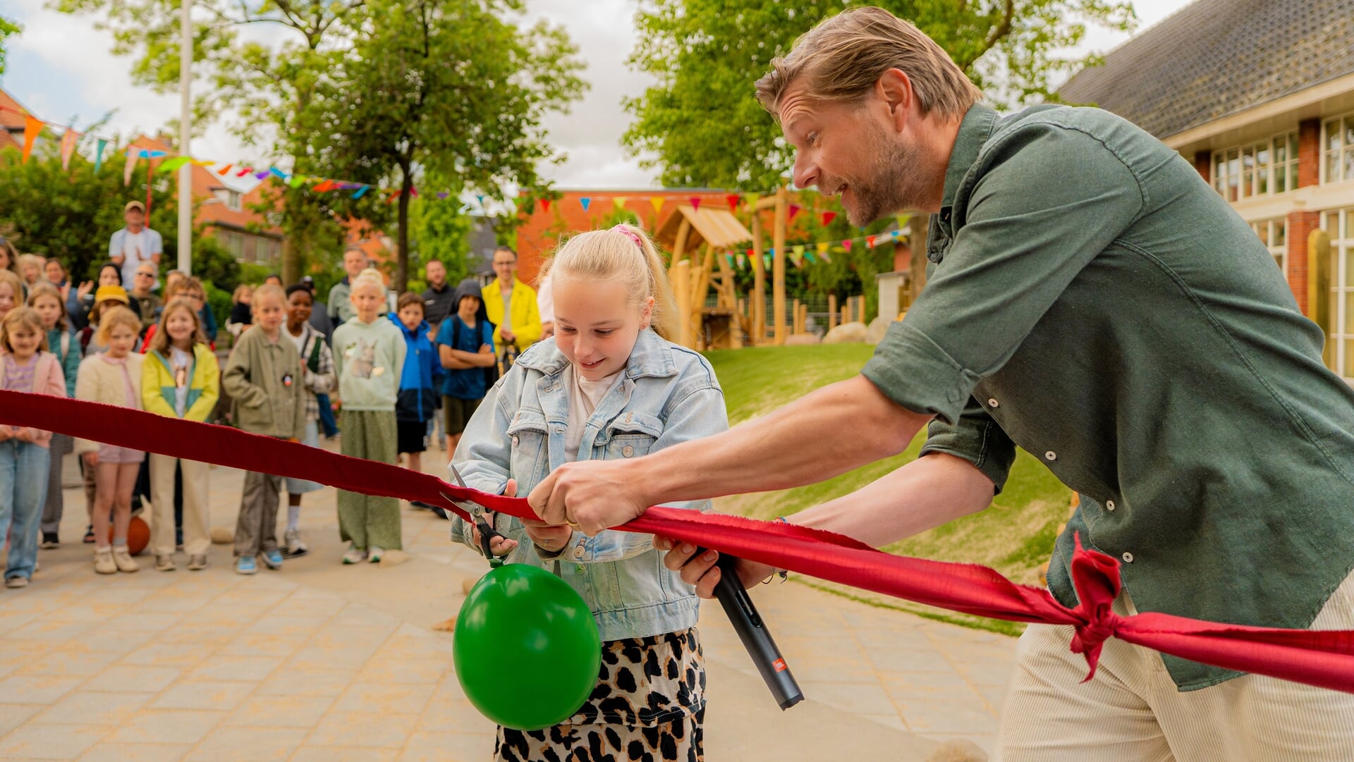Stip Hilversum vernieuwt vijftien speelpleinen van basisscholen; de Jan van Rijckenborghschool is de