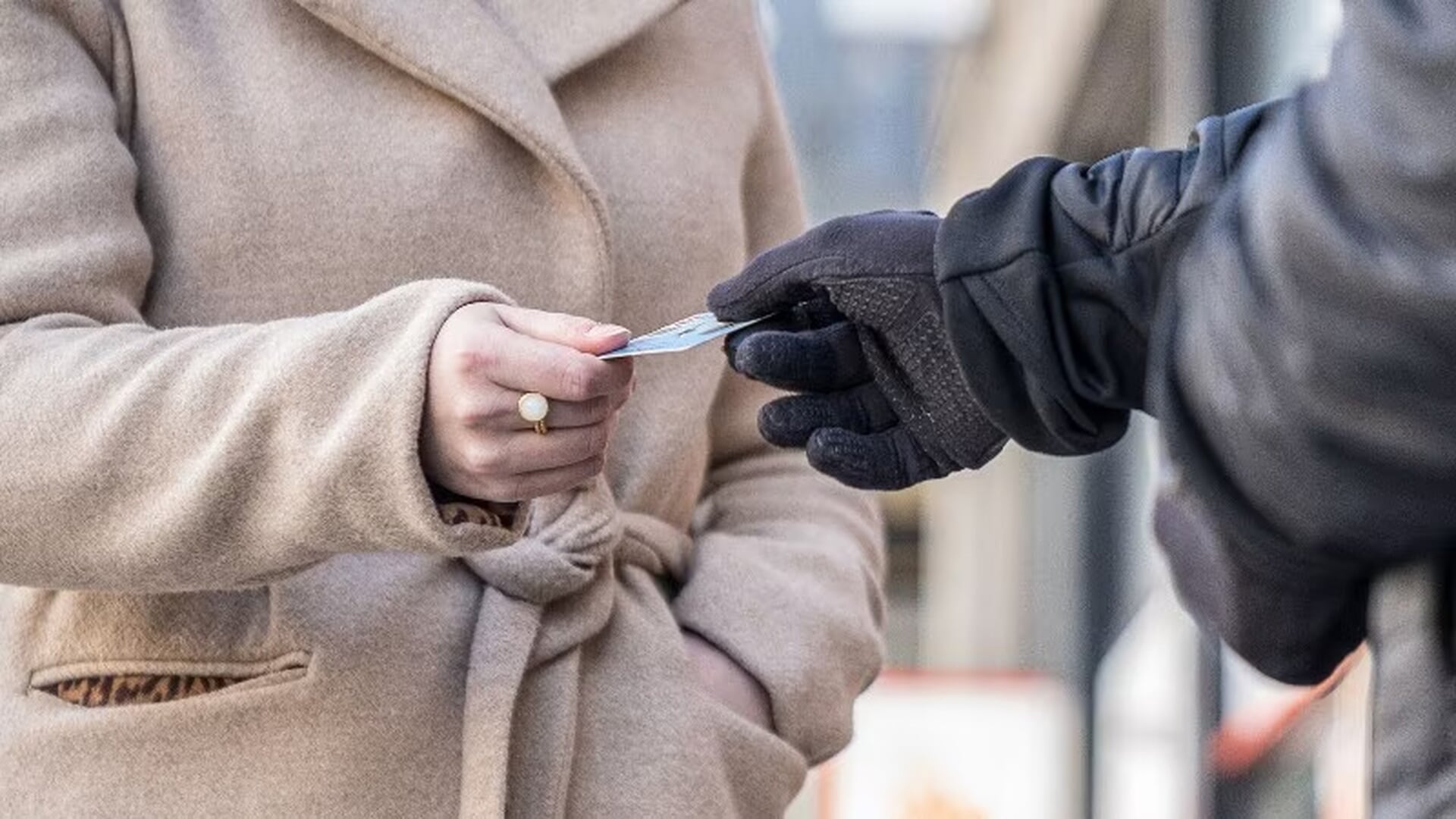 Oplichter betrapt in Hilversum; kinderen van slachtoffer sloegen direct alarm bij de politie