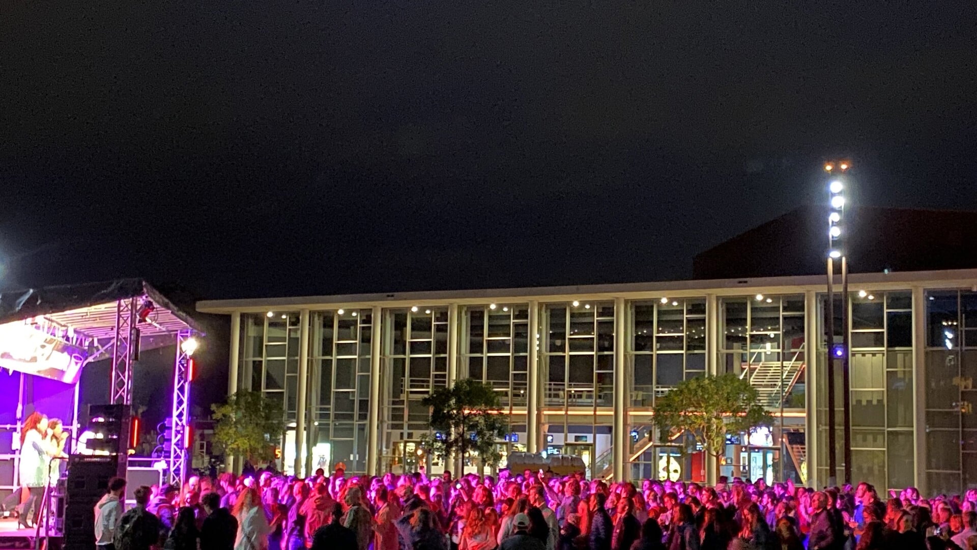 Traditie op Hemelvaartsdag in Hilversum: Hemelpop op het Marktplein