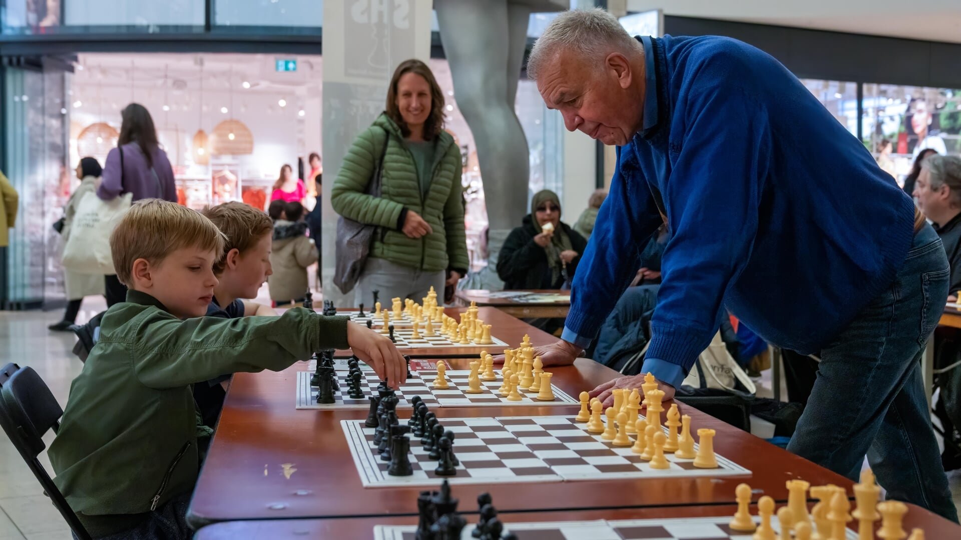 Hilversum Denkt in Hilvertshof volgens organisatie groot succes: ‘Drukste editie in jaren’