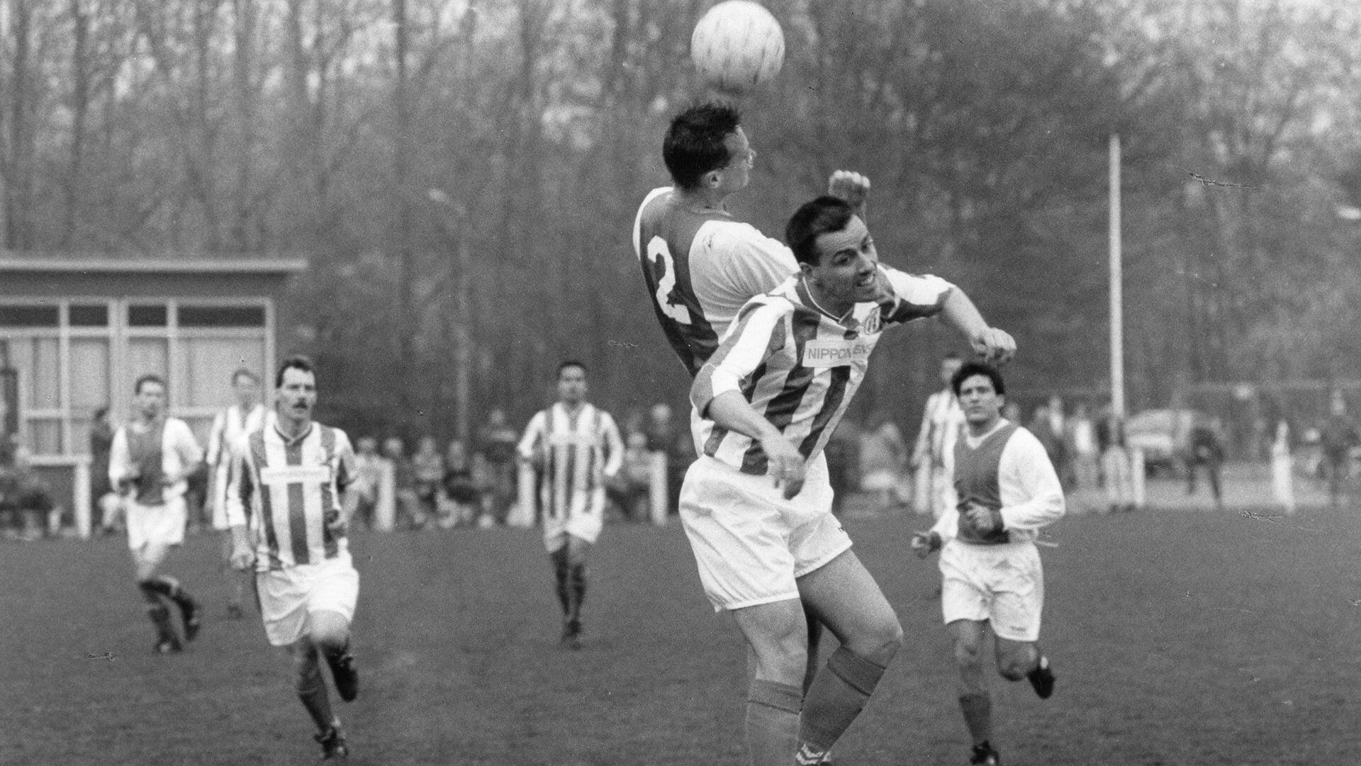 Oproep aan (oud-)leden en fans: help de prijzenkast van FC Weesp vullen