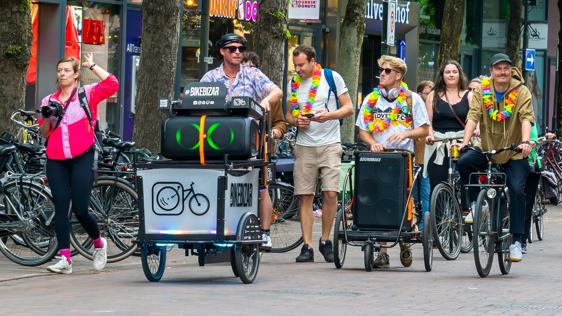 Feestje met rijdende discotheek in centrum Hilversum