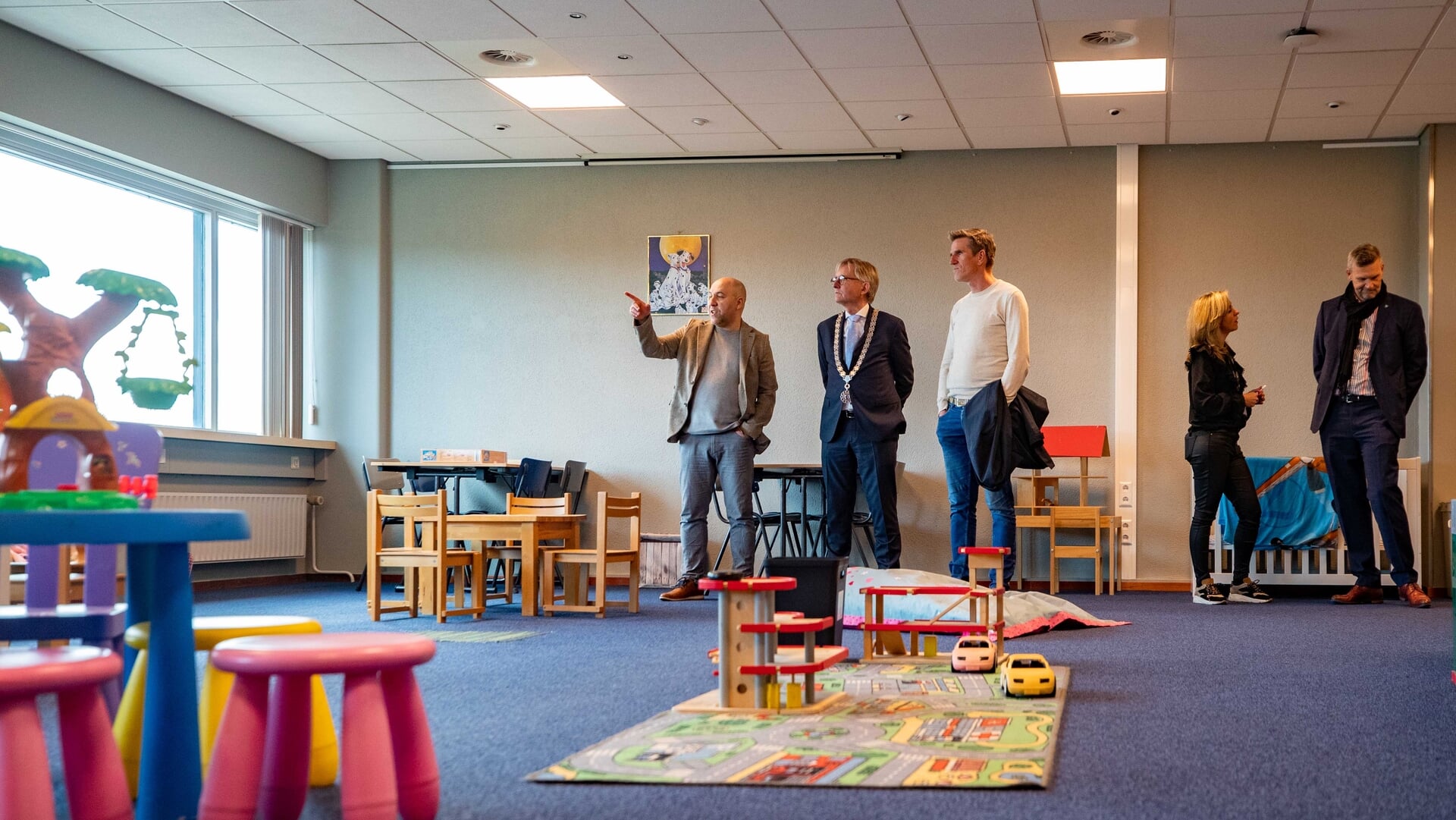 Oekraïense vluchtelingen langer in Philipsgebouw; ‘Noodzakelijk omdat de mensen er zijn en we niks a