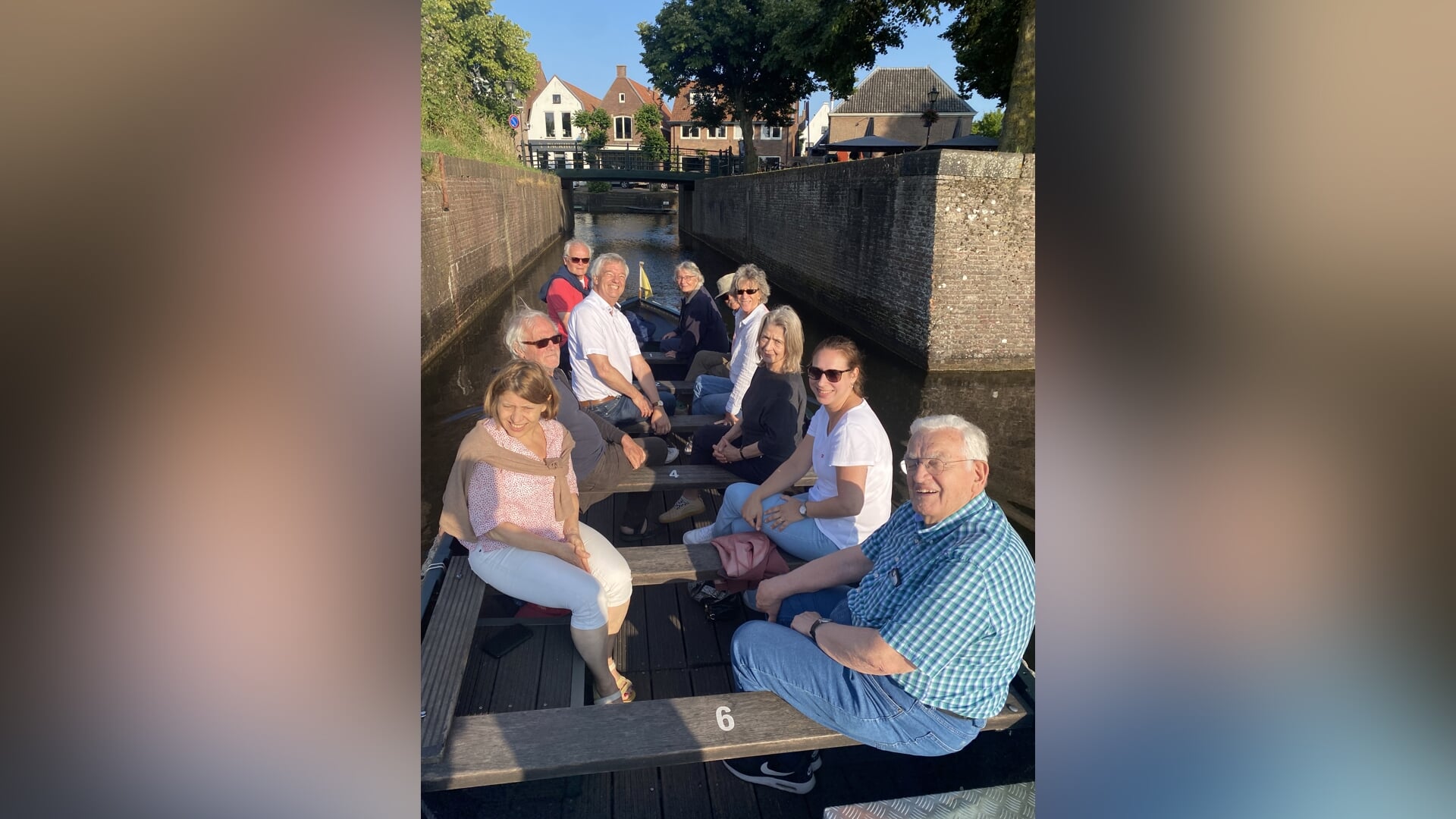 Stille vaartocht als dank voor verduurzaming Vestingvaartboot