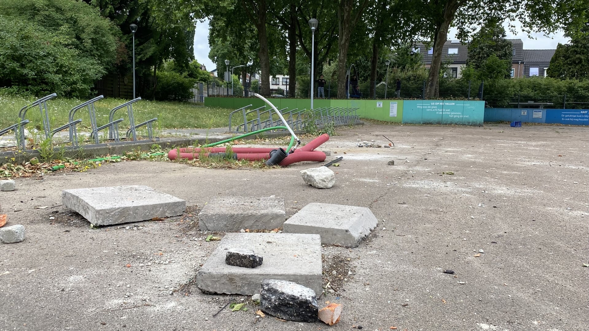 D66 slaat alarm over ‘gevaarlijke situatie’ op het Neuwegplein: ‘Nog steeds een halve bouwplaats’