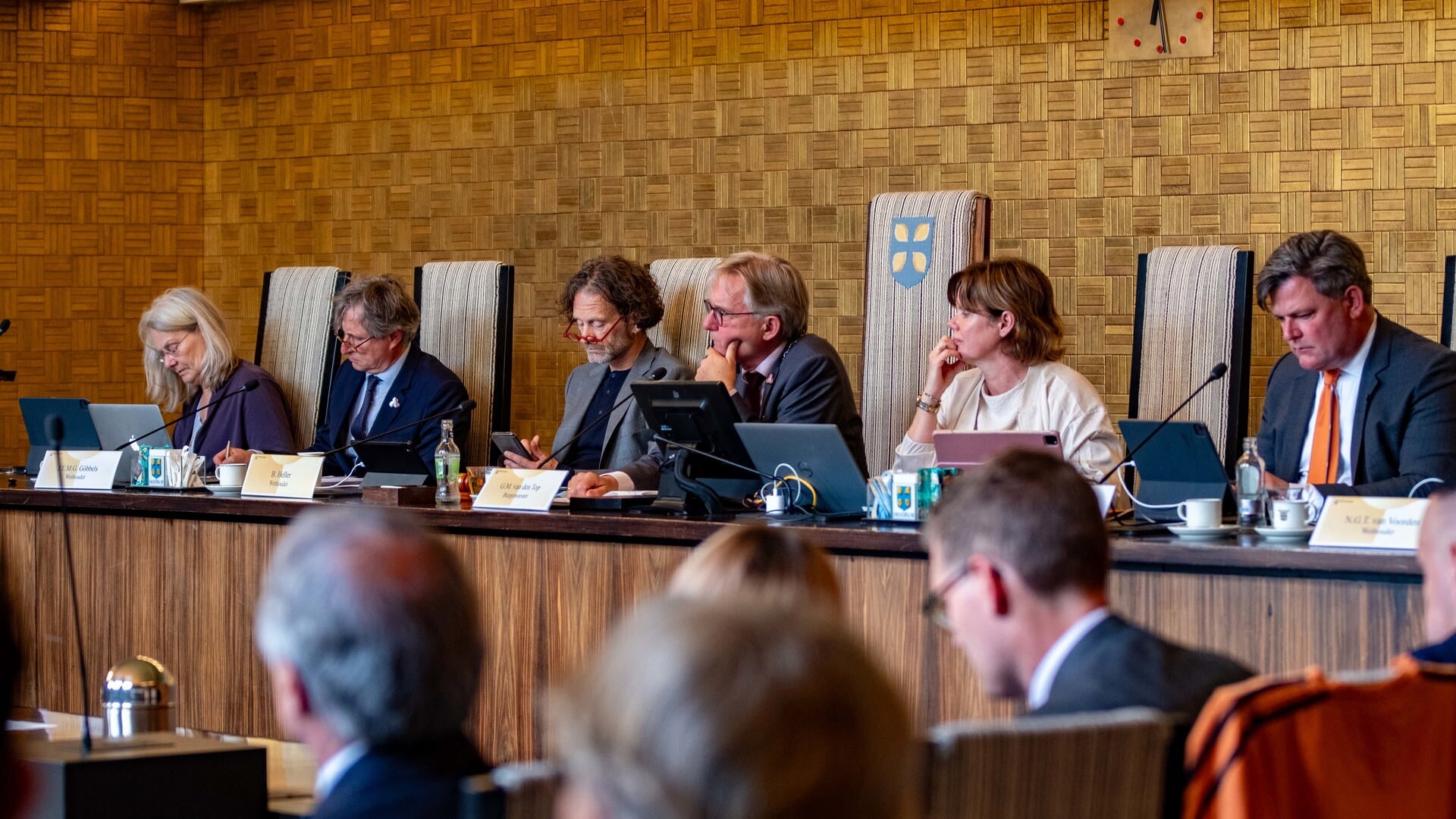 Politiek Hilversum praat in juli over ‘bestuurscultuur en omgangsvormen van het gemeentebestuur’