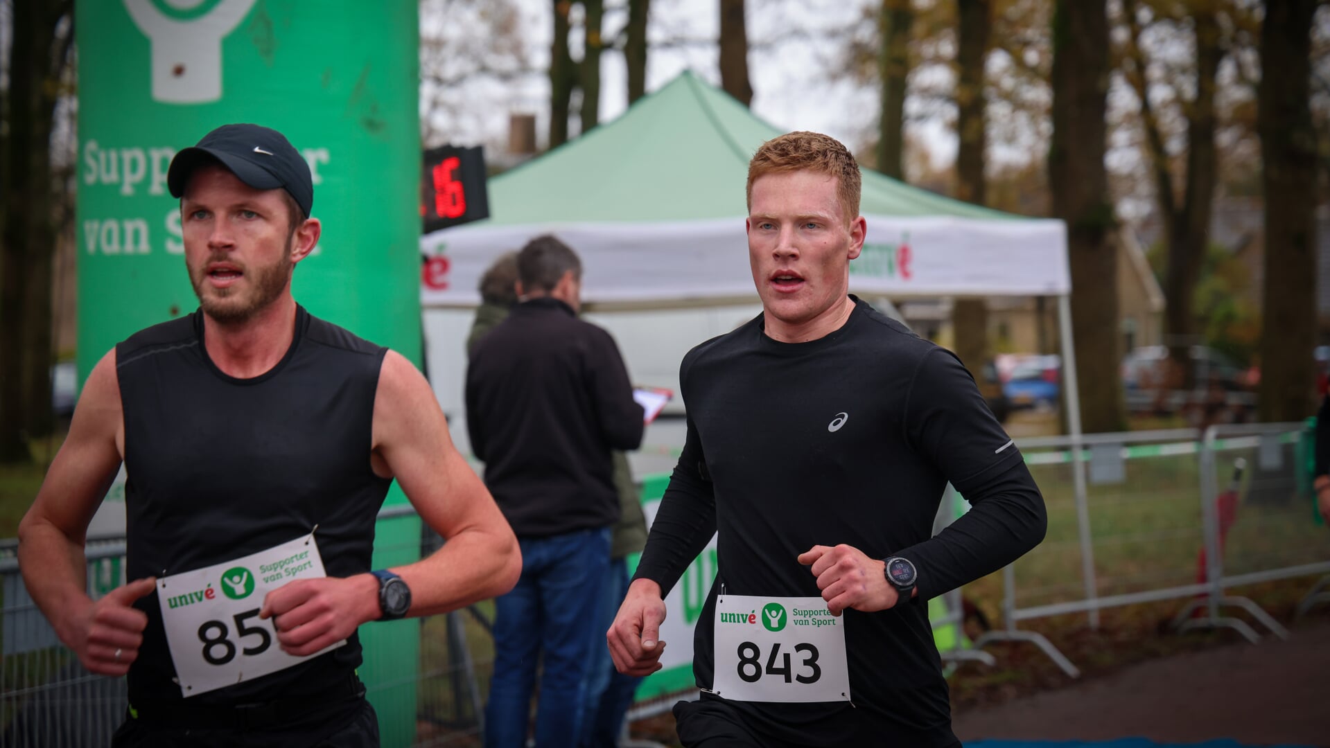 Baanrecord Bathoorn op glibberig circuit Strubbenloop