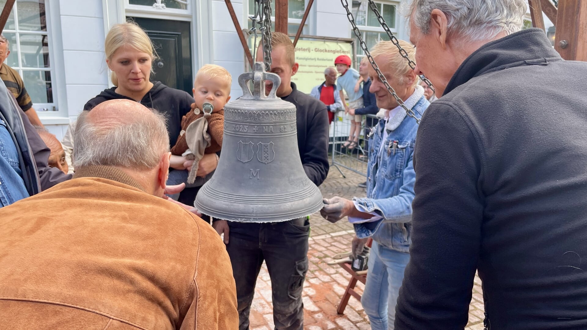 Nieuwe stadhuisklok Weesp gaat luiden op verjaardag van Amsterdam