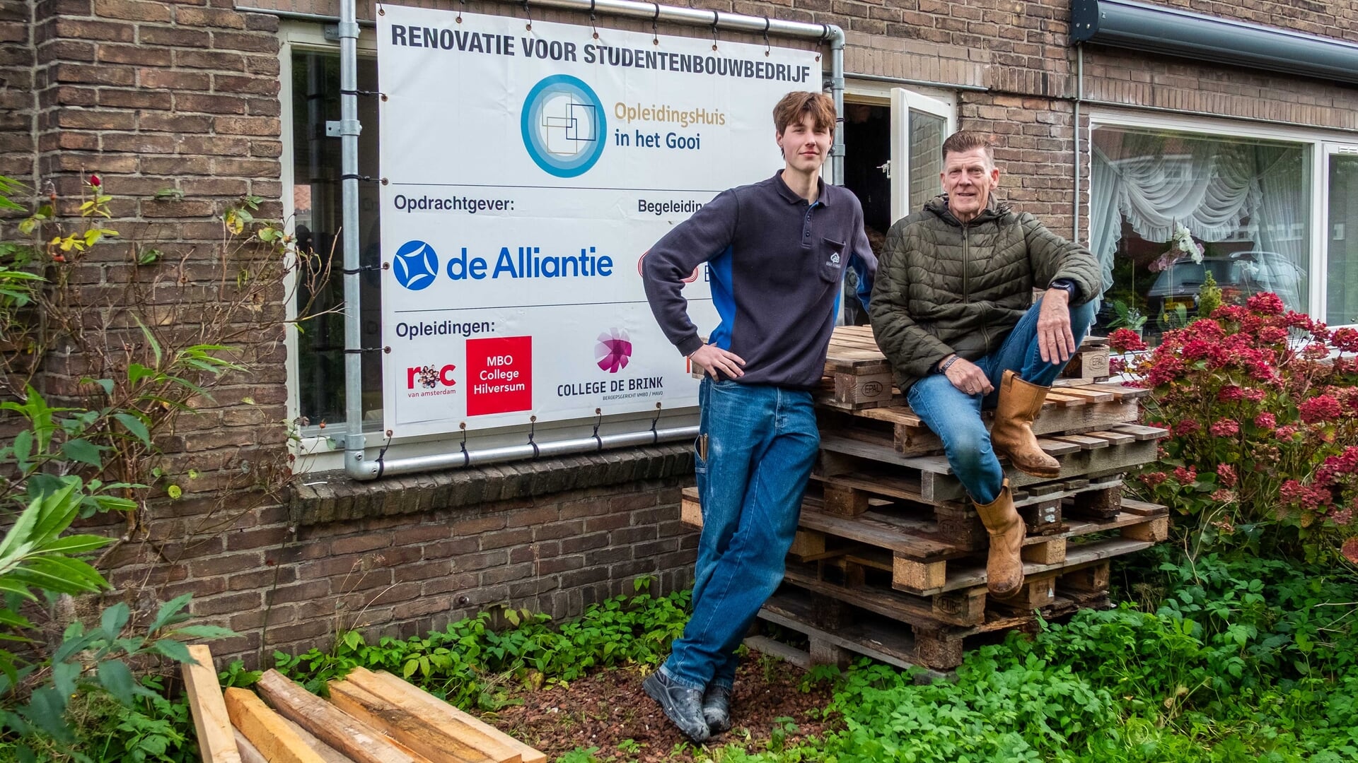 Studenten renoveren woning in Hilversum Oost: ‘Het is mooi om te zien hoe ze groeien’