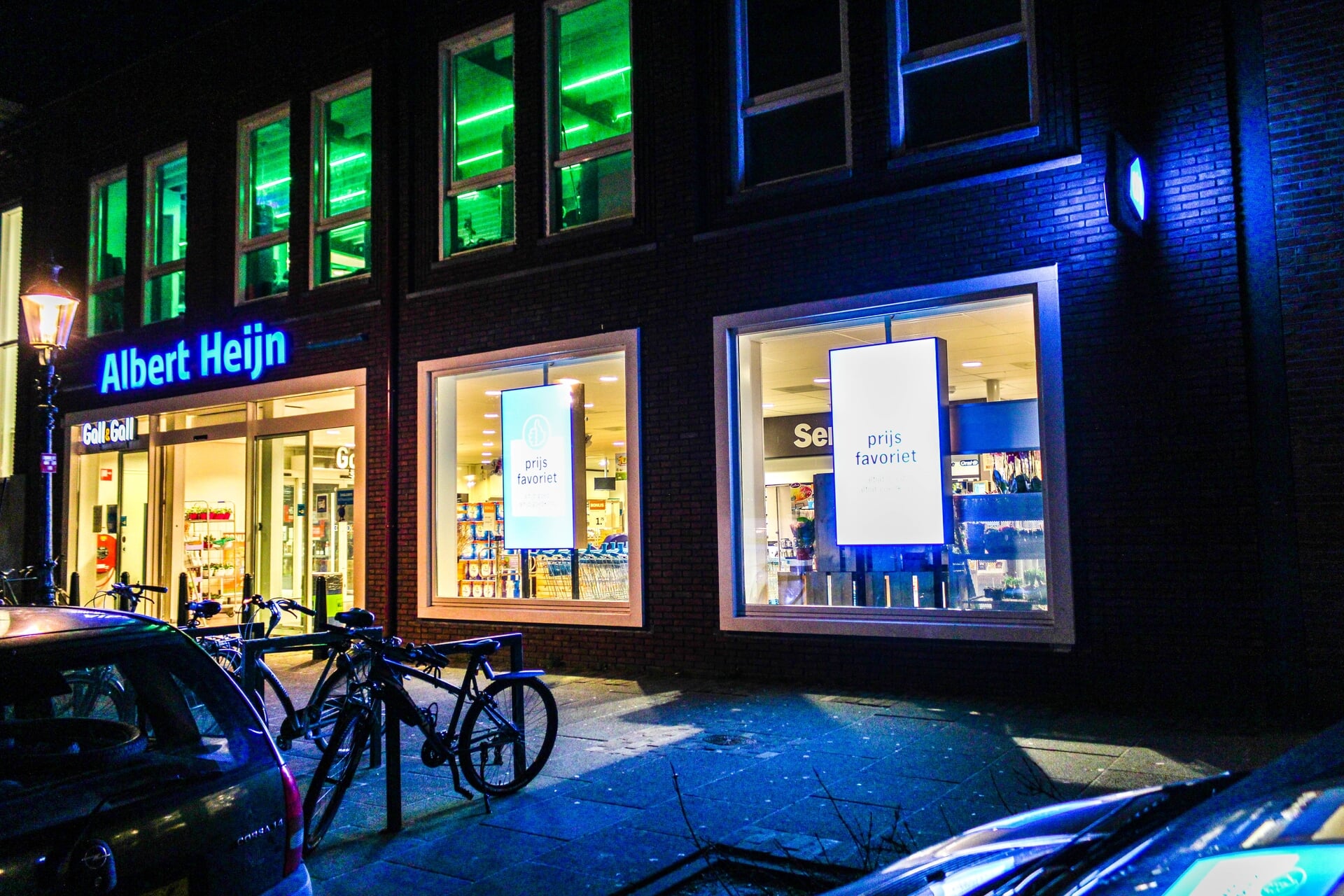 Fietsen op stoep bij supermarkten ergert Weesper