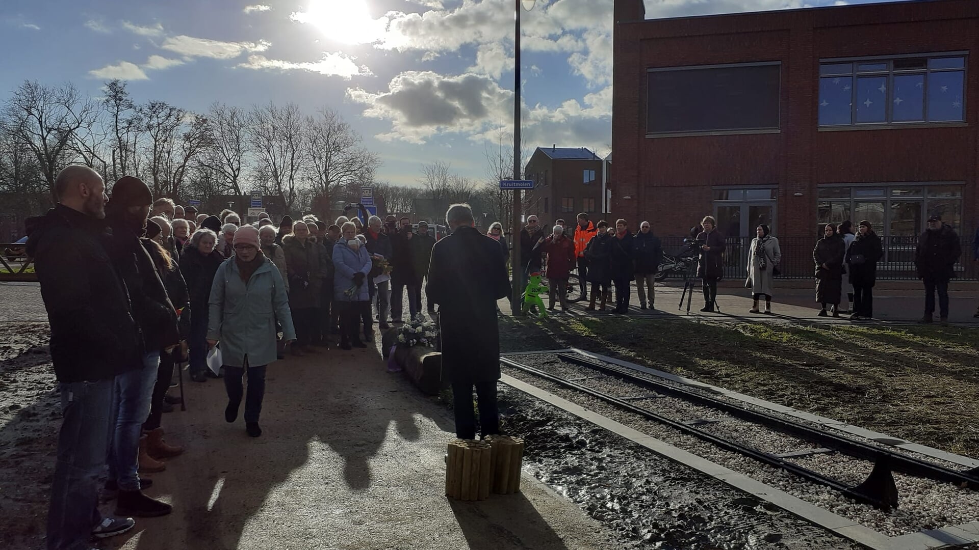 Smalspoormonument Muiden moet verdwijnen na protest bewoners
