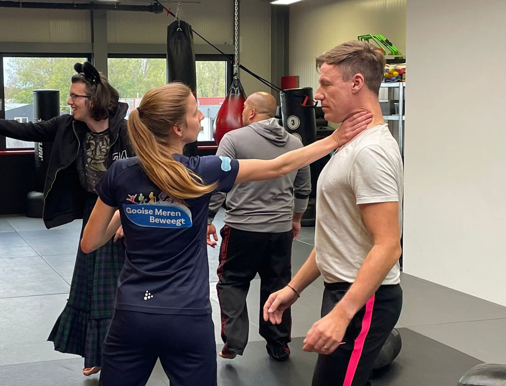 Krav Maga-workshop benadrukt kracht en veiligheid tijdens Gooise Pride Month