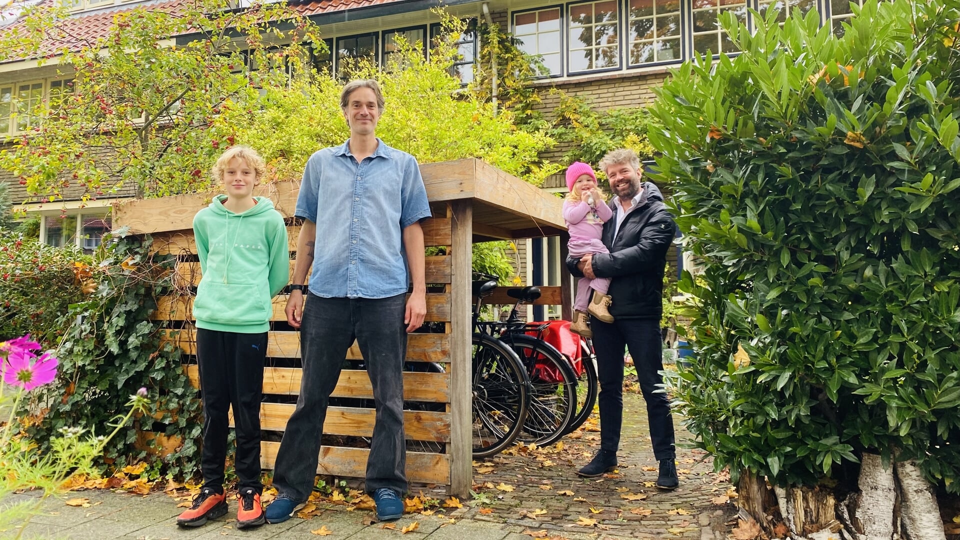 Opnieuw ophef over fietsoverkappingen in Hilversum; bewoners slaan alarm nu de gemeente handhaaft