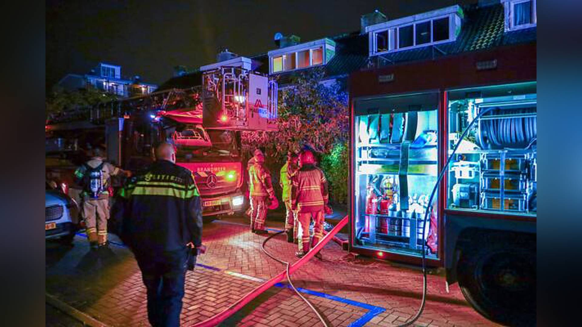 Brandweer blust zolderbrand