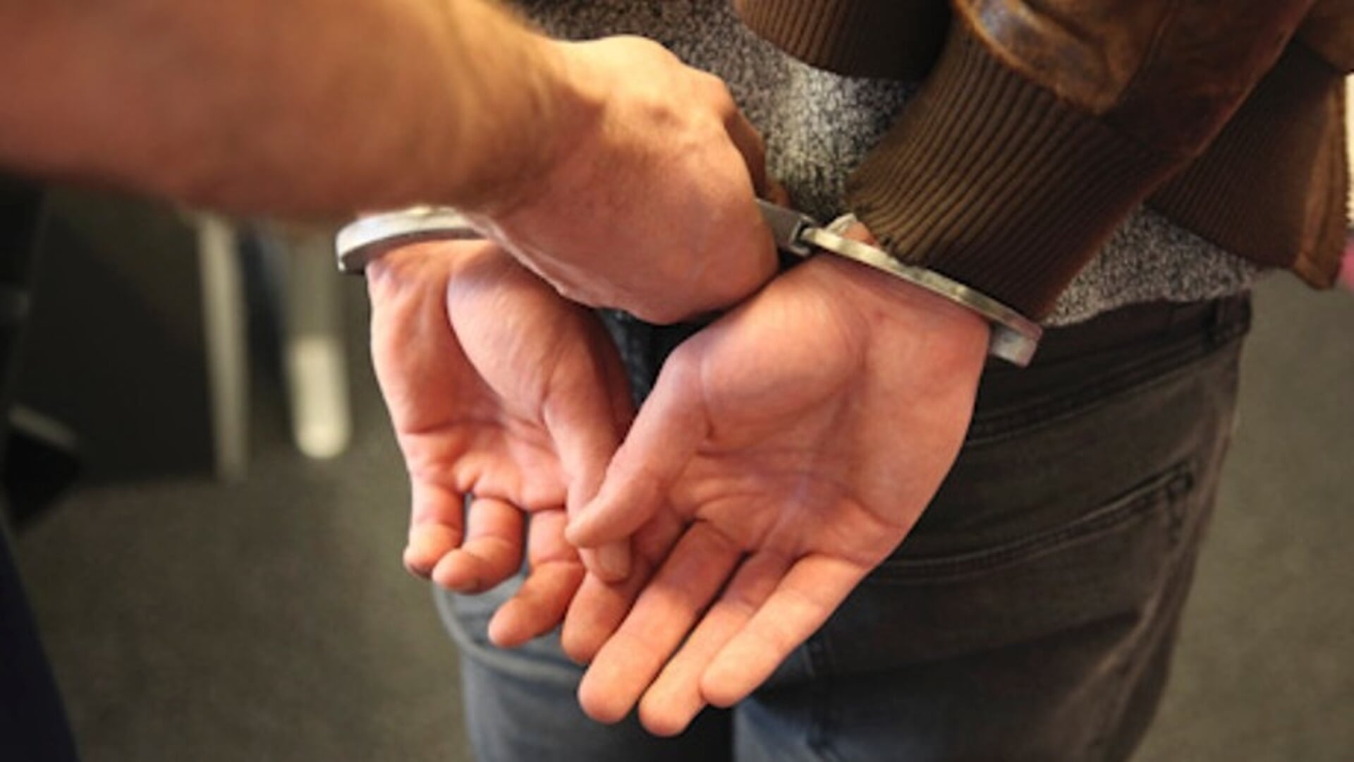 Hilversummer opgepakt voor inbraak in Harderwijk; politie gebruikt stroomstootwapen