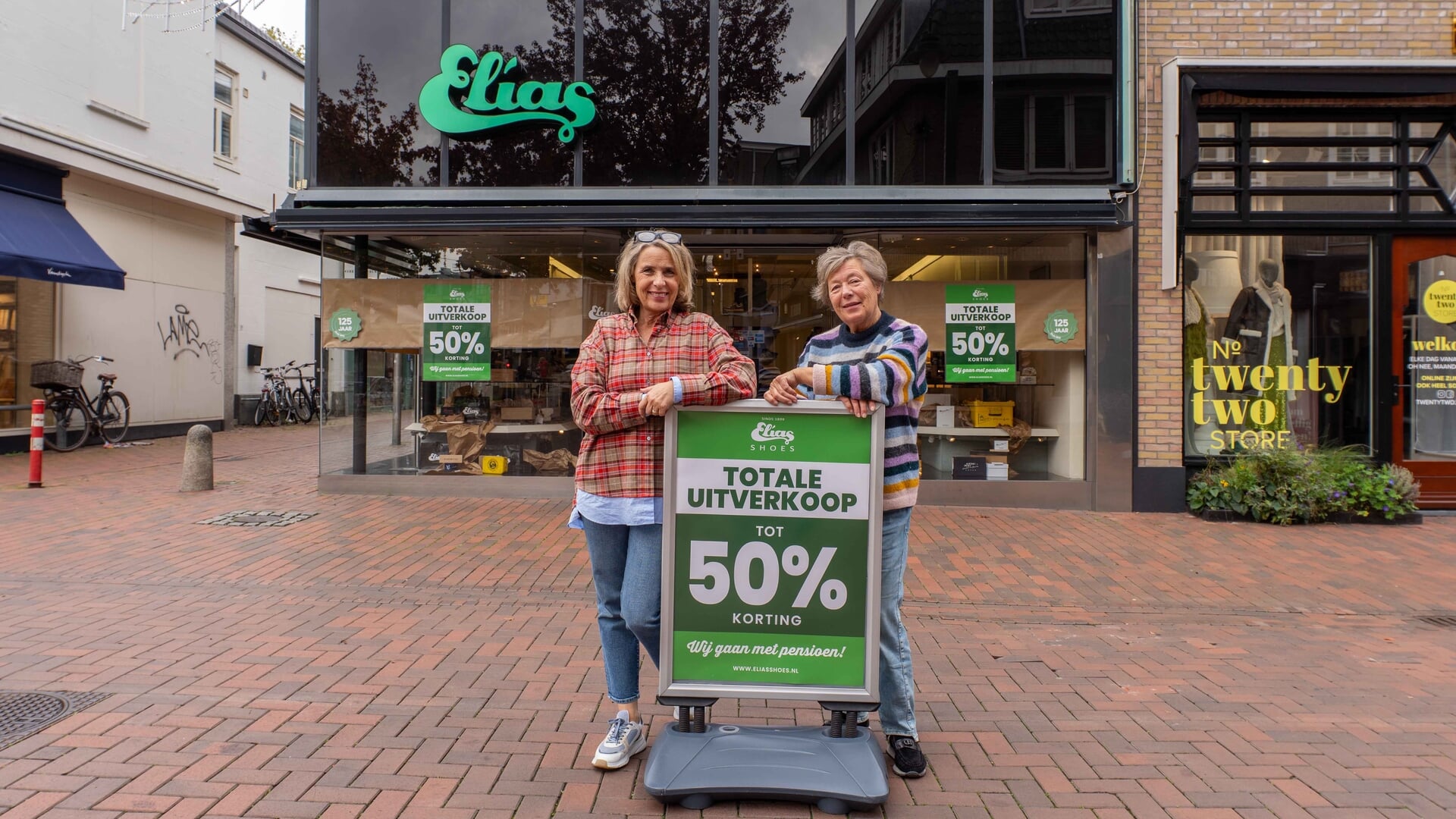 Hilversum afscheid van 126 jaar oude schoenwinkel Elias Shoes: ‘We hebben generaties voorbij zien ko