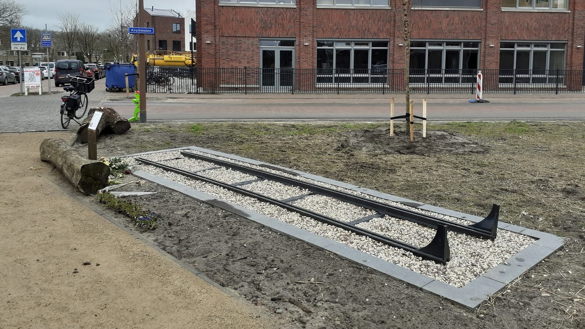 Discussie nieuw smalspoormonument Muiden: ‘Respectloos voor kruitfabrieksverleden’