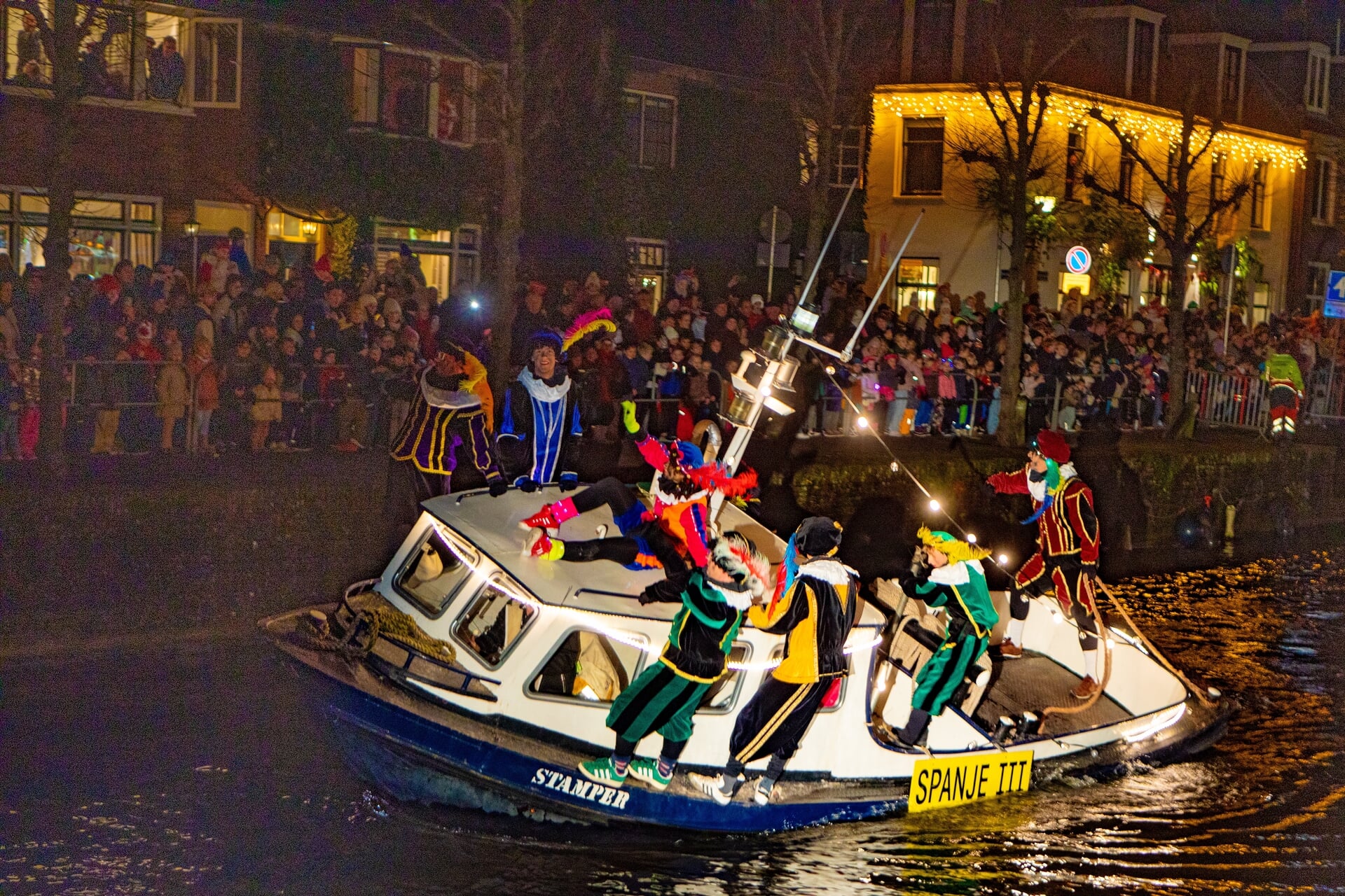 Burgerzin houdt sinterklaasintocht overeind met creatief kunst- en vliegwerk; GoFundMe-actie van sta