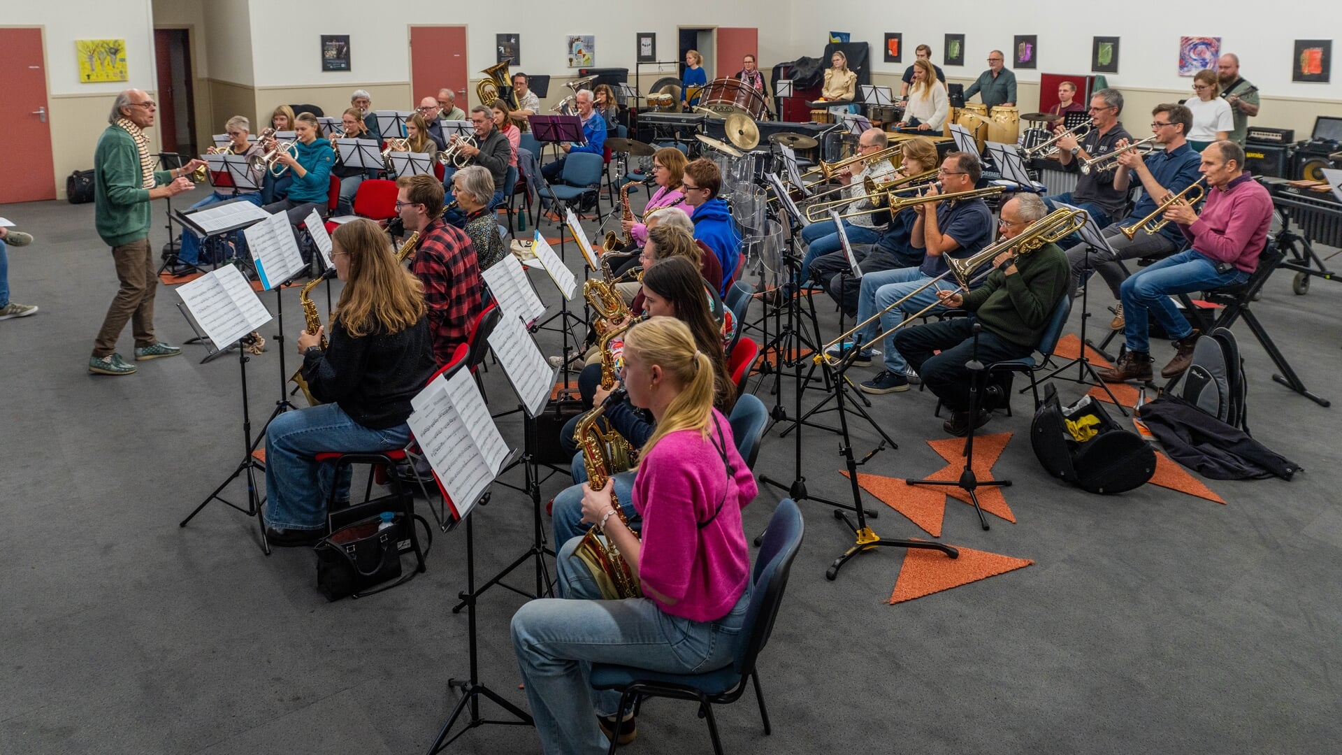 Hilversumse muziekgezelschap viert honderdjarig bestaan: ‘Samen spelen is veel leuker dan alleen’